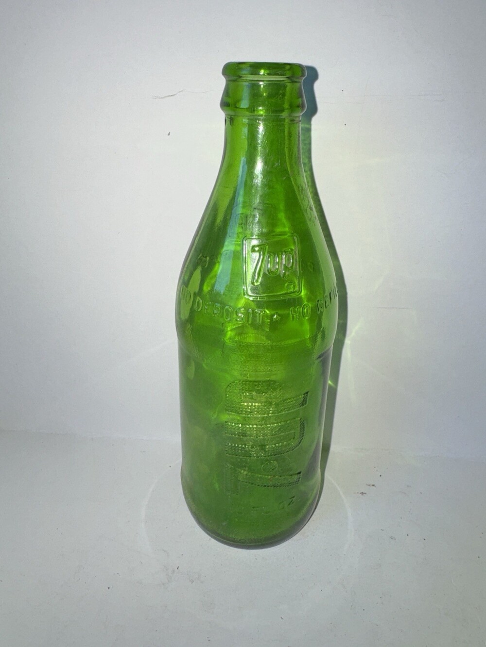 Vintage 7UP Green Glass Soda Bottle No Deposit No Return Embossed 7.5”
